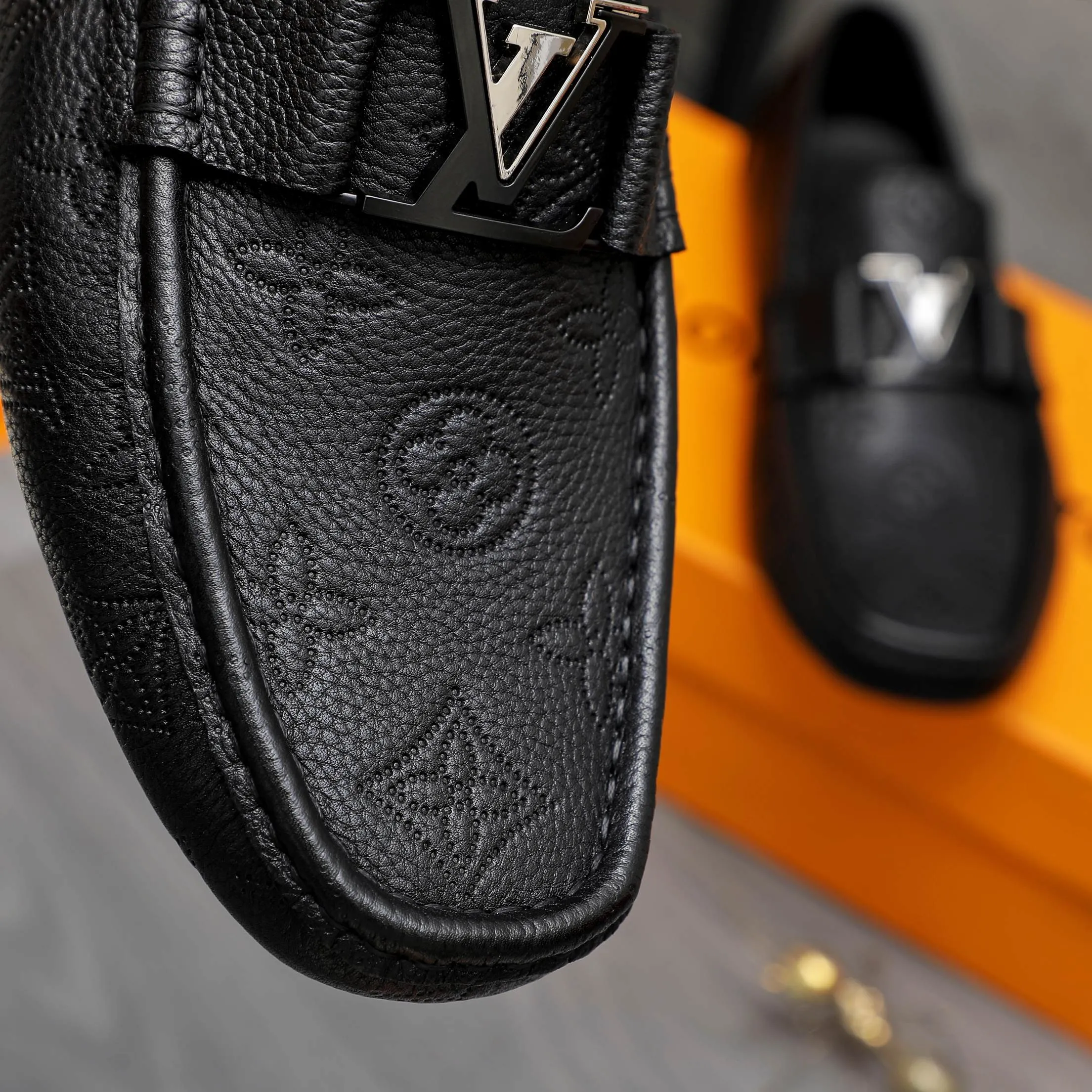 Men's shoes 💰400 Product trademark: LV "Louis Vuitton" business slip-on leather shoes Regular size: 38-45 (45 is custom-made and non-returnable) Product materials: Selected high-quality cowhide embossed upper, pigskin lining, rubber outsole